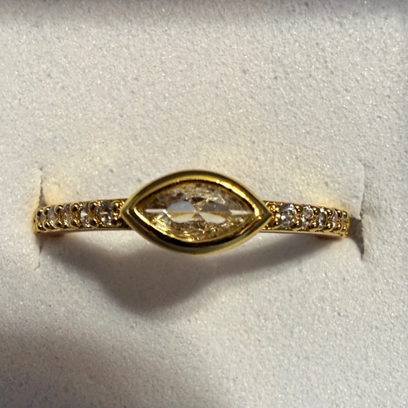 Pretty Bird Jewelry Jewelry - Pretty Bird Gold Plated Ring with Clear Stone Accents size 5.75